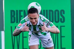 Antony là món quà dành cho Betis