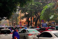 Thành phố Vinh: Mưa rét là... tắc đường