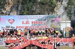Rộn ràng khai hội Hang Bua năm 2025