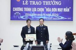 Cục Thuế Hà Giang trao thưởng 15 hóa đơn may mắn quý IV/2024