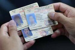 Người dân không nên đổi giấy phép lái xe còn hạn