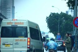 Hà Nội: Ghi hình xử lý xe dừng, đỗ đón trả khách sai quy định