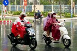 Mưa lớn trái mùa ở nhiều tỉnh miền Tây