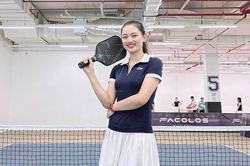 Hoa khôi bóng chuyền Việt Nam lấy chồng là thầy dạy pickleball, gây bão với màn nâng cúp vô địch trong lễ ăn hỏi