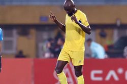 3 HLV bị cấm chỉ đạo tại vòng 14, CLB Quảng Nam 'từ chối' trọng tài FIFA