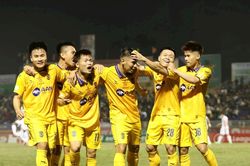 Becamex Bình Dương - Sông Lam Nghệ An: Níu chân nhau tại Gò Đậu?