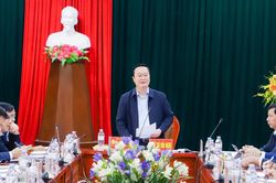 Bí thư Tỉnh ủy Nguyễn Đức Trung: Huyện Quỳ Hợp cần tổ chức các đợt cao điểm, đẩy nhanh tiến độ xây, sửa nhà ở cho người có công, hộ nghèo
