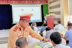 Người dân cần tìm hiểu kỹ trước khi thay đổi giấy phép lái xe