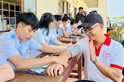 Hành trình thiện nguyện của chàng trai trẻ Hoàng Công Minh