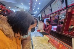 Giá vàng chiều nay 21/2/2025: Giá vàng giảm nhẹ do lực bán cao hơn nhiều so với lực mua