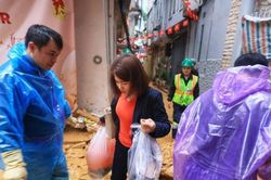Hà Nội: Khẩn trương khắc phục sự cố phun trào bùn nhão tại ngõ 7 Giang Văn Minh