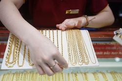Giá vàng, Bitcoin ngày 22/2: Vàng giảm nhẹ