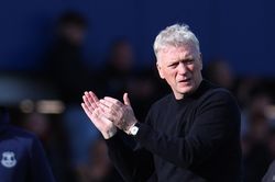 David Moyes tức giận vì mất quả 11 m trước MU