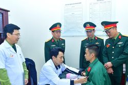 Nghệ An khám phúc tra sức khỏe cho 230 chiến sĩ mới nhập ngũ năm 2024