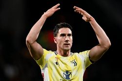 Vlahovic tỏa sáng, Juventus vực dậy sau cú sốc Champions League