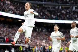 Modric lập siêu phẩm ở tuổi 39, Real Madrid 'phả hơi nóng' vào Barca