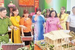 Thể hiện lòng yêu kính vô hạn với Bác Hồ