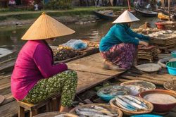 Lao xao chợ cá