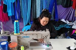 Làm giàu bằng nghề may trang phục truyền thống