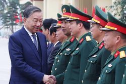 Quan điểm của Chủ tịch Hồ Chí Minh về bản lĩnh chính trị của đảng cách mạng và định hướng giải pháp nâng cao bản lĩnh chính trị của Đảng hiện nay