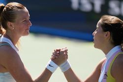 Tay vợt nữ số 2 thế giới từng 2 lần vô địch Wimbledon tái xuất sau khi làm mẹ và nhận thất bại