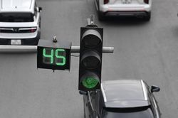 CSGT điều chỉnh chu kỳ và tín hiệu đèn giao thông theo nguyên tắc nào?