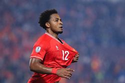 Nguyễn Xuân Son sắp sửa tái xuất; Barcelona và Atletico Madrid tạo trận cầu điên rồ