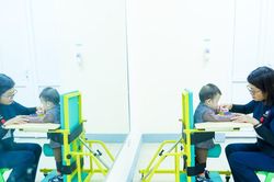 Những y, bác sĩ ươm mầm hy vọng cho trẻ kém may mắn