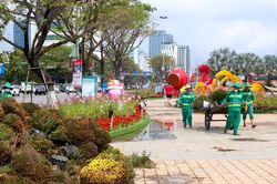 Tập trung bảo dưỡng, chăm sóc đường hoa