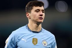 Tân binh Man City đảo ngược tình thế