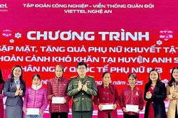 Viettel Nghệ An thăm hỏi, tặng quà phụ nữ khuyết tật có hoàn cảnh khó khăn ở Anh Sơn