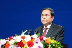 Xây dựng nền y tế khoa học, dân tộc và đại chúng