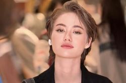 Hoa hậu tomboy 'đội tóc giả', diện đồ nữ tính