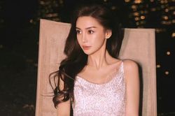 Angelababy đẹp như 'nữ thần' với váy xẻ sâu gợi cảm