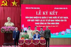 Bàn giao nhiệm vụ quản lý Nhà nước về sát hạch, cấp Giấy phép lái xe từ Sở Giao thông Vận tải sang Công an tỉnh