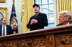 Elon Musk lại khiến Washington chao đảo với email mới