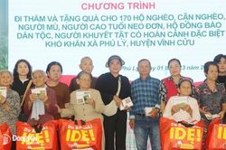Tặng 240 phần quà trợ giúp người khó khăn tại 2 huyện Vĩnh Cửu và Định Quán
