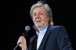 Paul McCartney viết sách về ban nhạc của mình