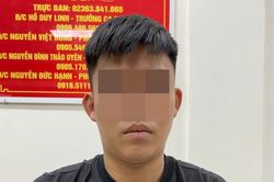 Cảnh sát Cơ động Đà Nẵng kiểm tra nam thanh niên 'đứng đường' giữa đêm thì 'lòi' ra ma túy