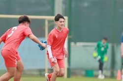 Sao trẻ Việt kiều Hà Lan hứng khởi tập buổi đầu tiên cùng U17 Việt Nam