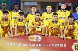 Tin nóng bóng đá Việt hôm nay 4/3: U17 Việt Nam giải quyết từng trận ở giải châu Á; SLNA chờ bàn thắng thứ 1000 tại V-League