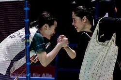 Lộ danh tính HLV của Thùy Linh trong tour thi đấu châu Âu, là một huyền thoại cầu lông nổi tiếng