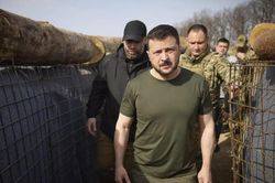Chính trị gia Pháp kêu gọi ông Zelensky từ chức vì hòa bình ở Ukraine