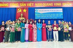 Hội Liên hiệp Phụ nữ Thoại Sơn hưởng ứng tuần lễ áo dài