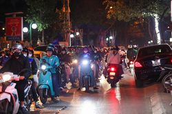 Chạy ngược chiều vì 'tiện', thói quen xấu dễ bị phạt hơn 10 triệu đồng