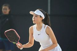 Nữ MC VTV sinh năm 2000 tỏa sáng từ truyền hình tới sân pickleball