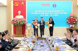 Báo Nhân Dân gặp mặt, tri ân đội ngũ cán bộ ngành y tế