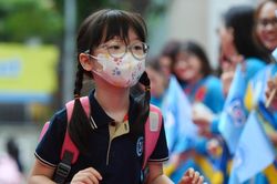 Đề xuất miễn tiền đóng BHYT cho học sinh, trả chi phí chữa hiếm muộn