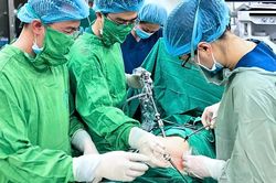 Báo động đỏ cứu người phụ nữ Hà Nội '9 phần tử vong', không có người nhà đi cùng