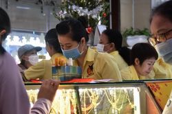 Giá vàng chiều nay 5/3/2025: Giá vàng thế giới và vàng trong nước tăng mạnh lập đỉnh mới 93 triệu